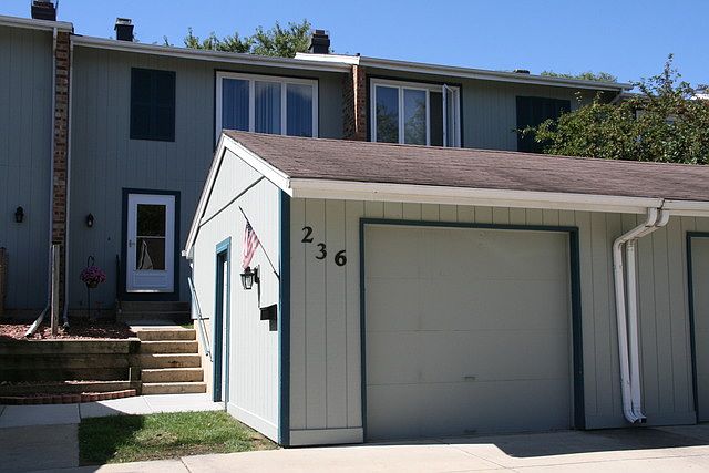 1st image of 236 Lakeshore Ln #236