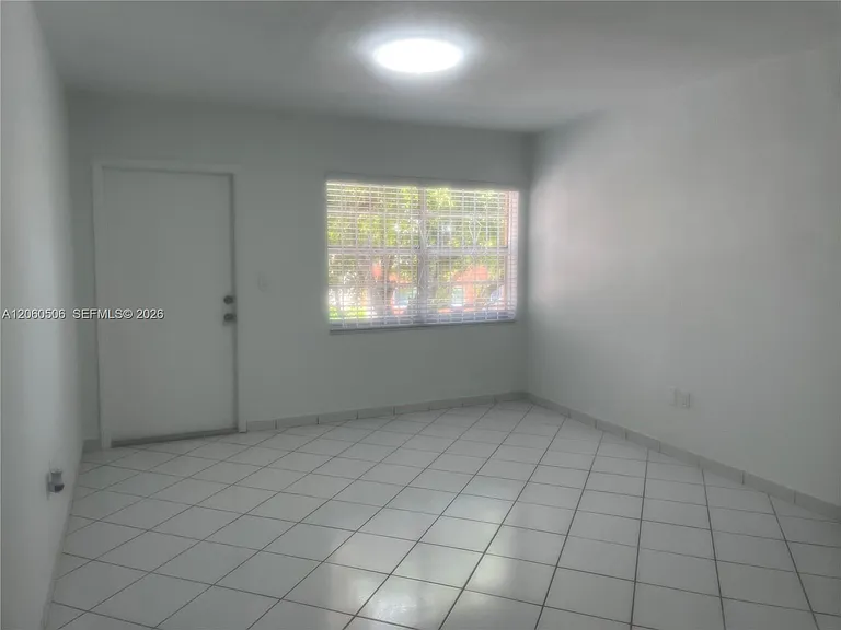 3430 SW 10th St #3 — Photo 9