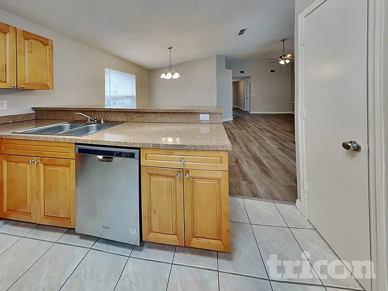 914 Whisper Lake Dr — Photo 6