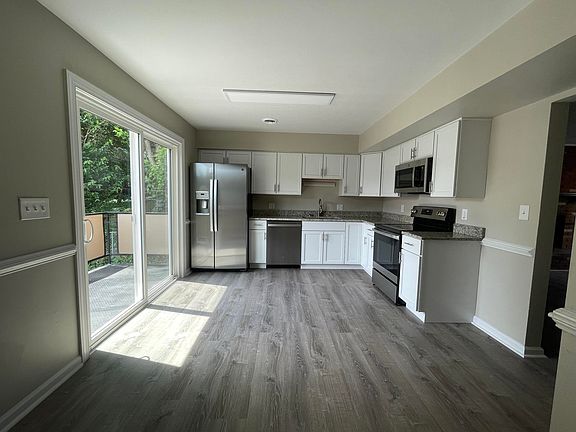 3rd image of 1612 20th St NE