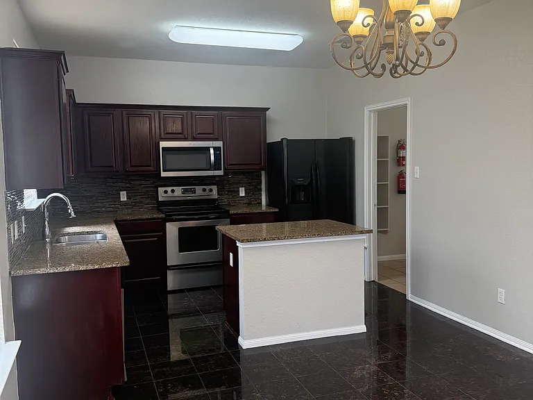 502 Constellation Dr — Photo 8