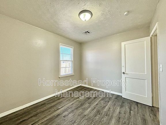 4th image of 4221 SE 42nd St