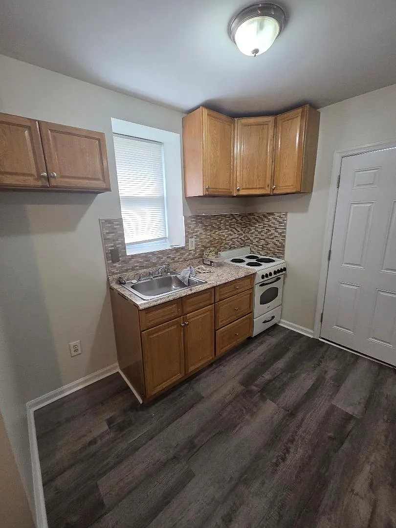 2 bed, 650 sqft, $1,400 — Photo 2