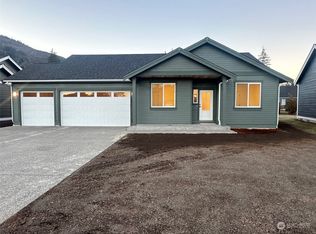 7228 Peaceful Valley Dr, Maple Falls, WA 98266