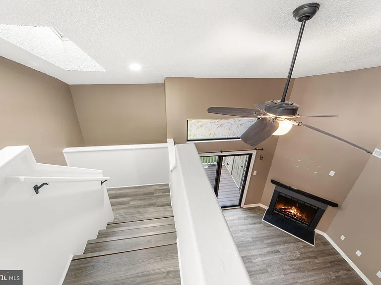 1512 Roberts Way — Photo 18