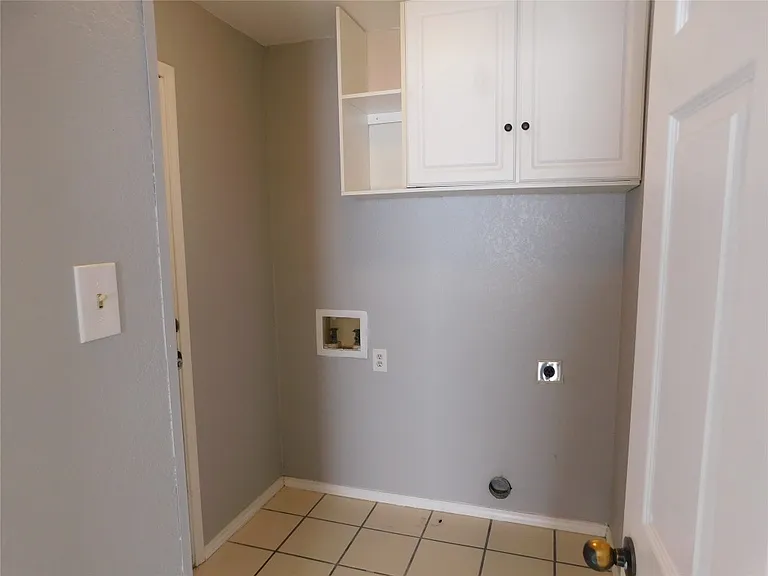 8232 Meadowbrook Dr — Photo 28