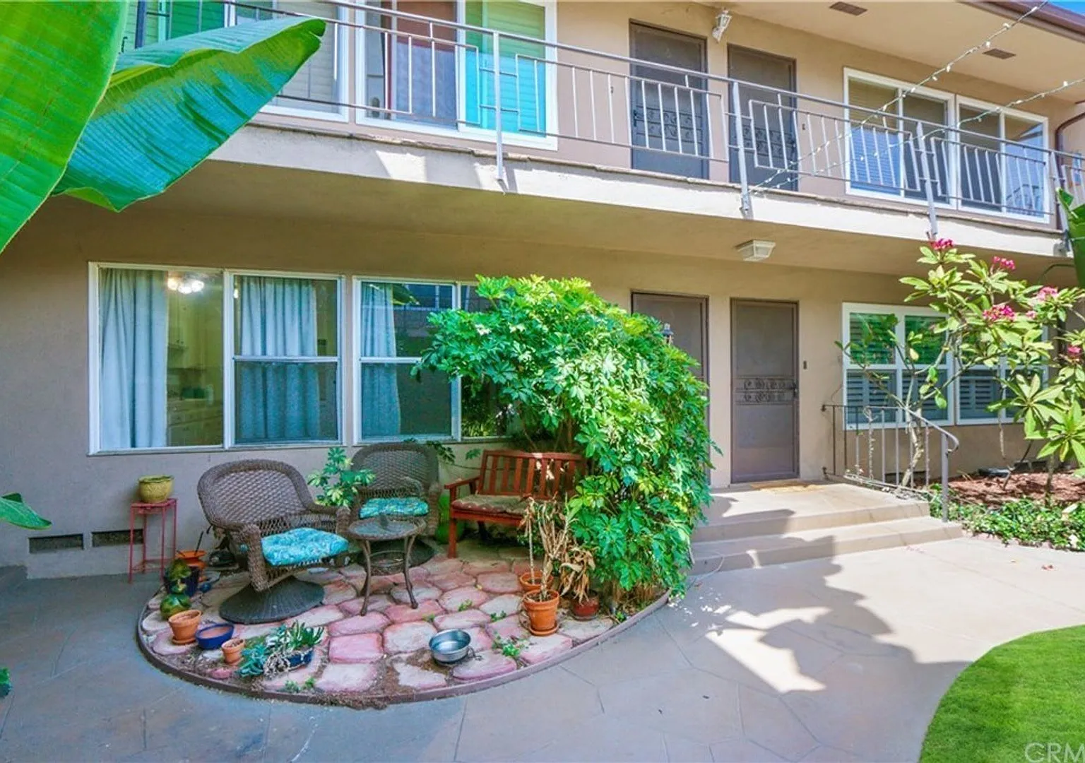 1 Bedroom 1 Bath Located in the highly sought after "Towne Capri" complex in Long Beach — Photo 3