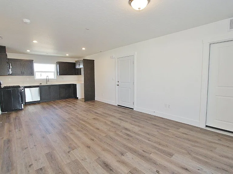 1060 Bighorn St #B — Photo 4