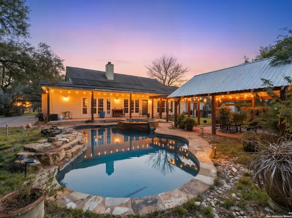 805 Paddy, Floresville, TX 78114