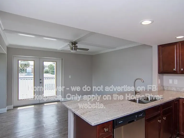 3300 Oak St NE #101 — Photo 7