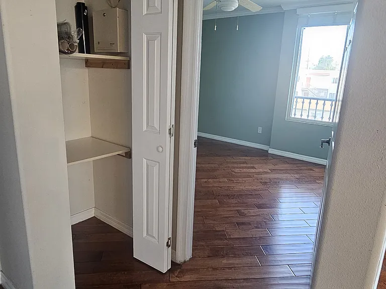 1049 S Hobart Blvd #305 — Photo 13