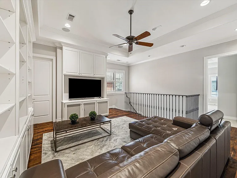2809 Georgetown St — Photo 16
