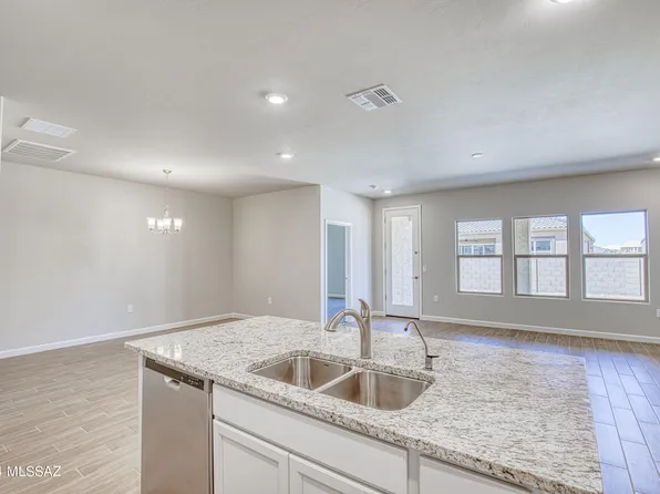 10215 N Desert Tea Dr, Marana, AZ 85653