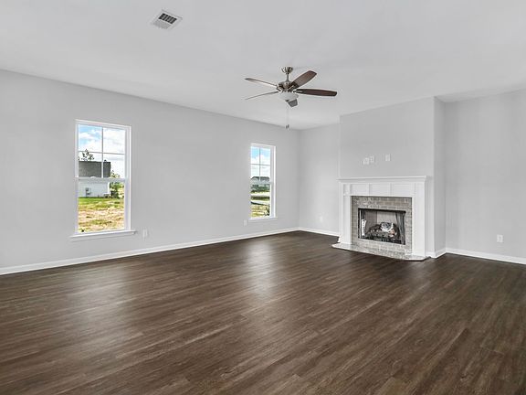 4th image of 132 Clearwater Dr