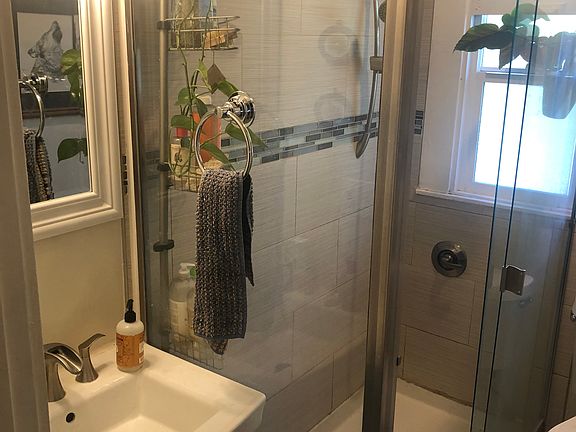 5th image of 704 E 17th St #704