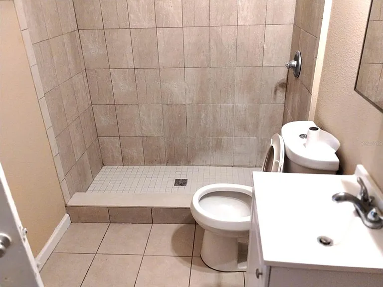 418 E Amelia Ave #D — Photo 16