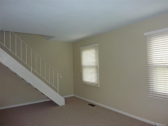 4th image of 3 Heron Way N