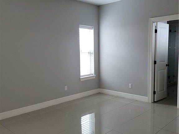 5th image of 5717 Oriole Ave