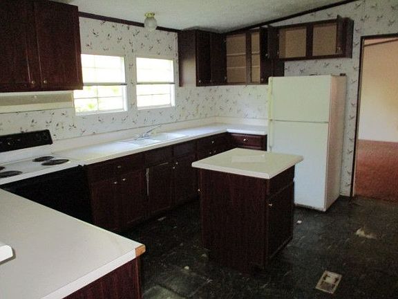 5th image of 106 Pine Ln