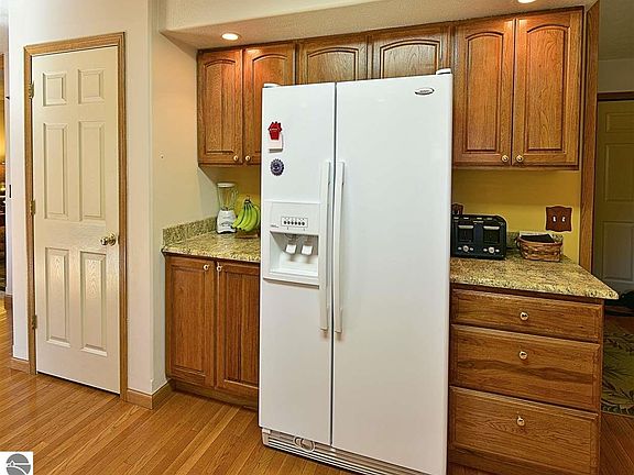4th image of 2700 N Reynolds Rd