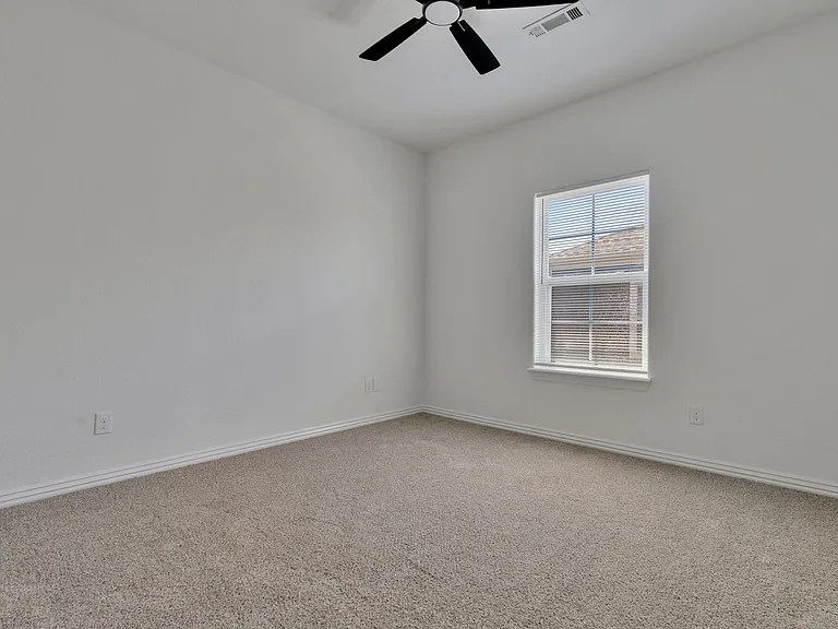 732 N Wordsworth Ln — Photo 18