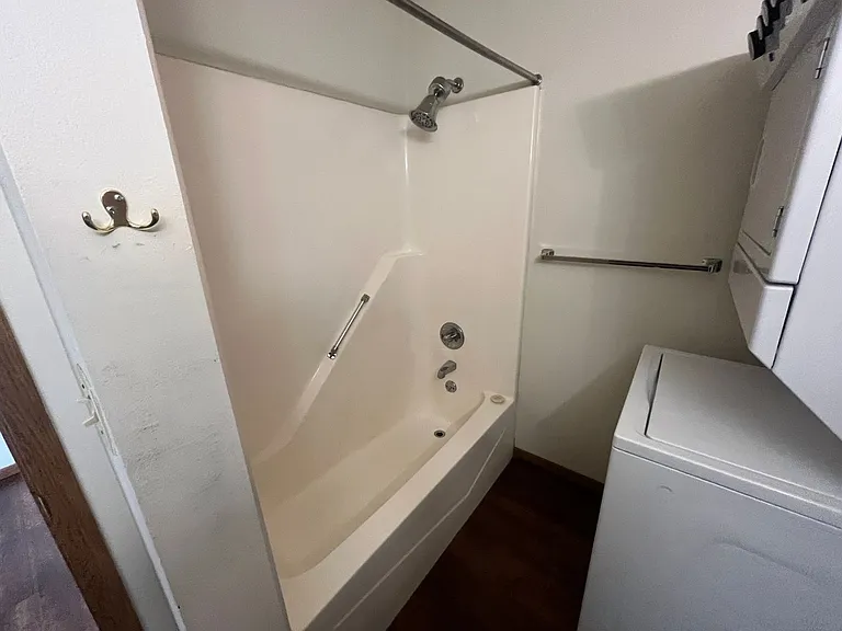 403-461 Westwinds Dr — Photo 7