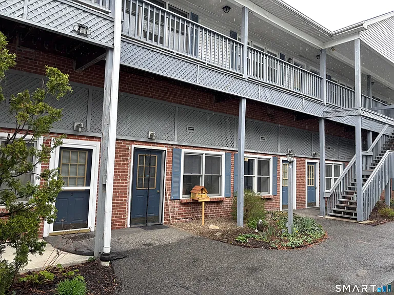 31 Railroad St — Photo 1