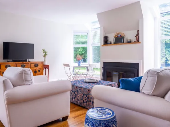 421 Bellevue Ave #D, Newport, RI 02840