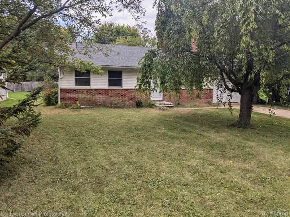 2818 Doyle St, Marlette, MI 48453