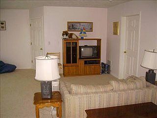 4th image of 217 Ferry Ave
