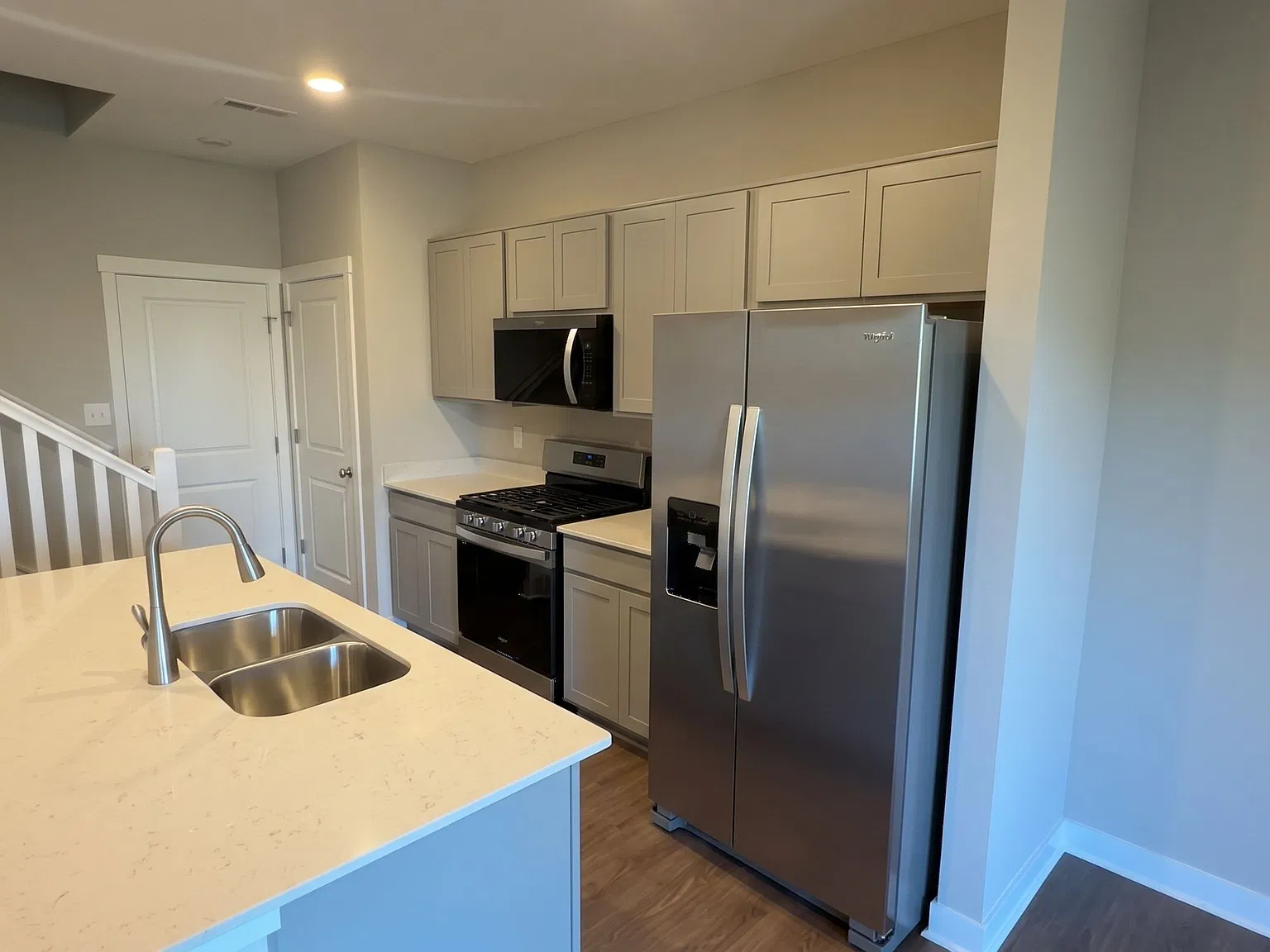 3 bed, 3.0 bath, 1624 sqft, $2,095 — Photo 3