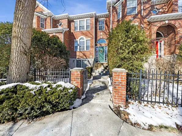 864 Shandrew Dr, Naperville, IL 60540