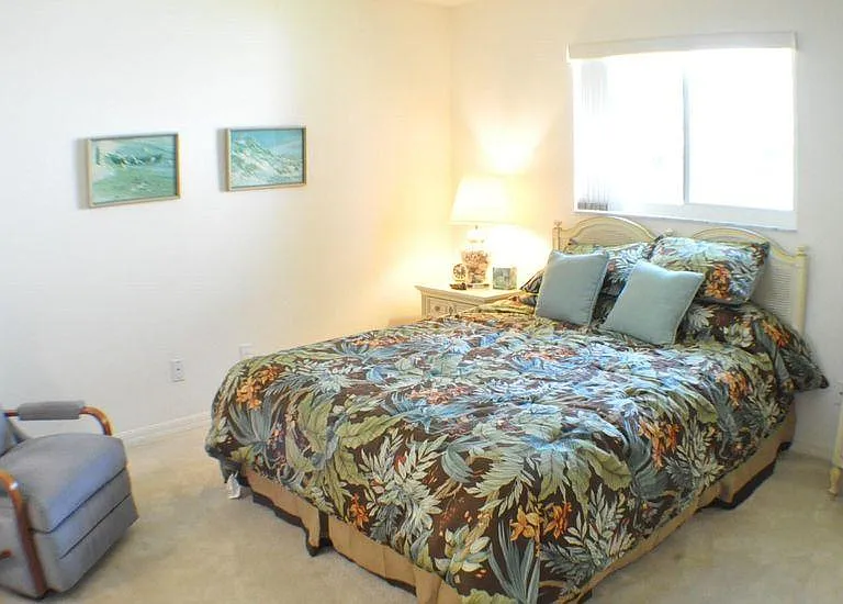1022 SW 18th Ter — Photo 11