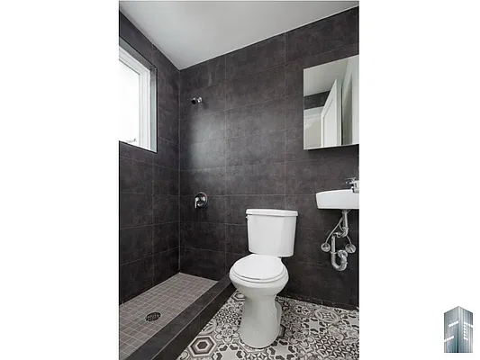 Rented by Skyline Group Real Estate | media 10