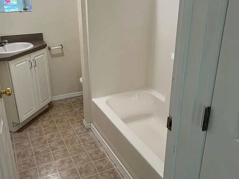 1729 N Lidgerwood St — Photo 3
