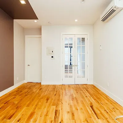 Rented by Nooklyn NYC LLC | media 12