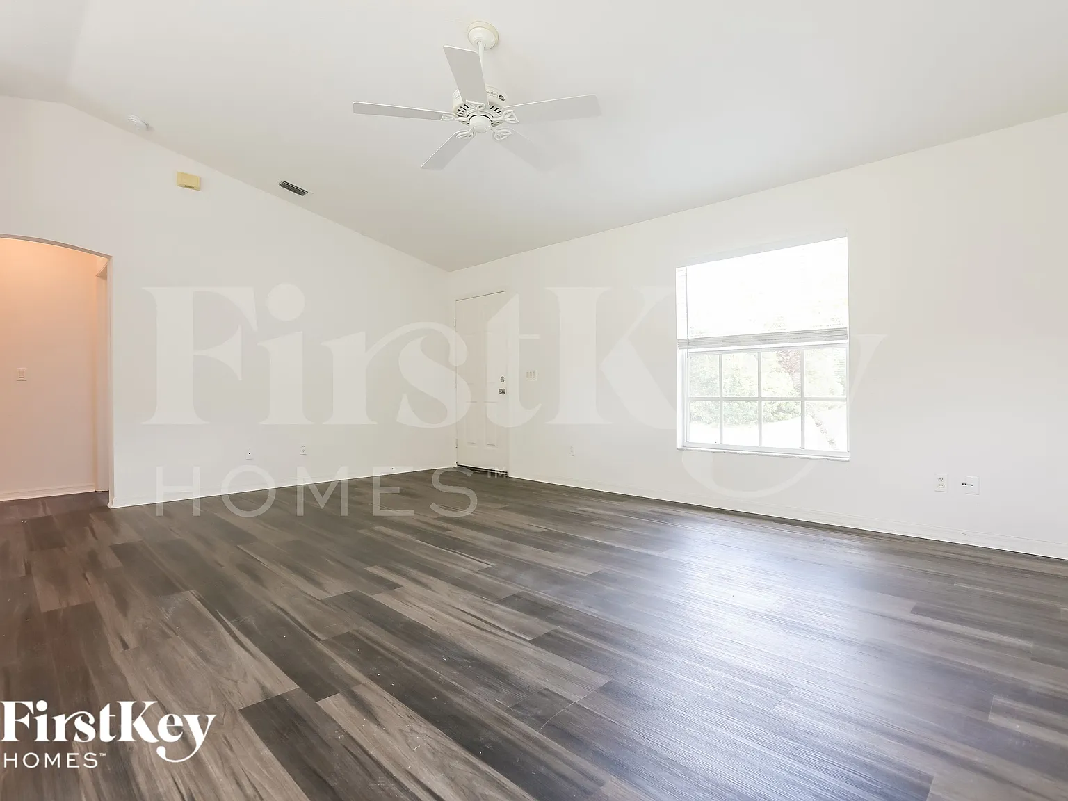 3 bed, 2.0 bath, 1192 sqft, $1,420 — Photo 3