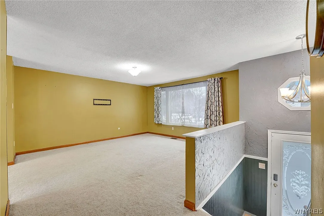 3 bed, 1.5 bath, 2012 sqft, $3,300 — Photo 4