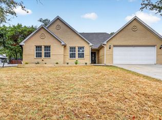 1612 Tanglewood Dr, Azle, TX 76020