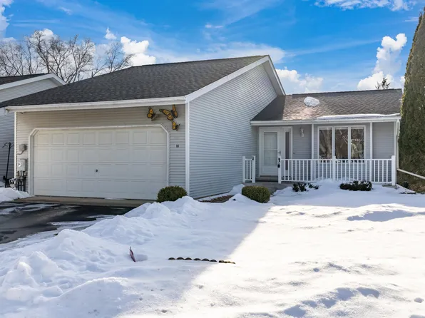 16 Woodridge Dr, Belle Plaine, MN 56011