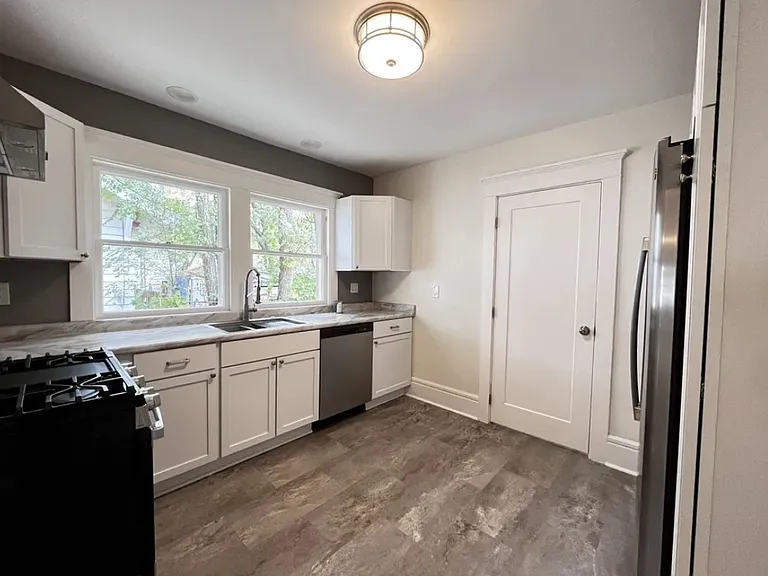 2610 Knight Ave — Photo 8
