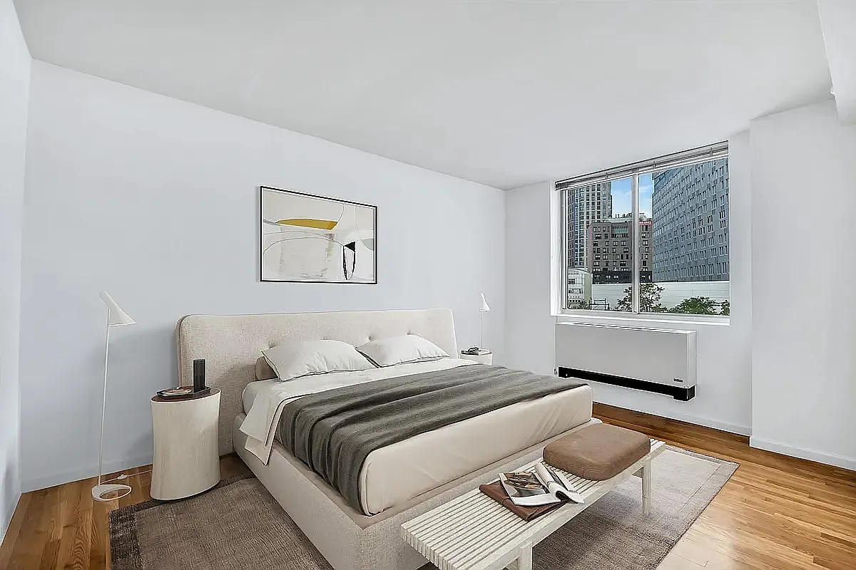 556 State St — Photo 3