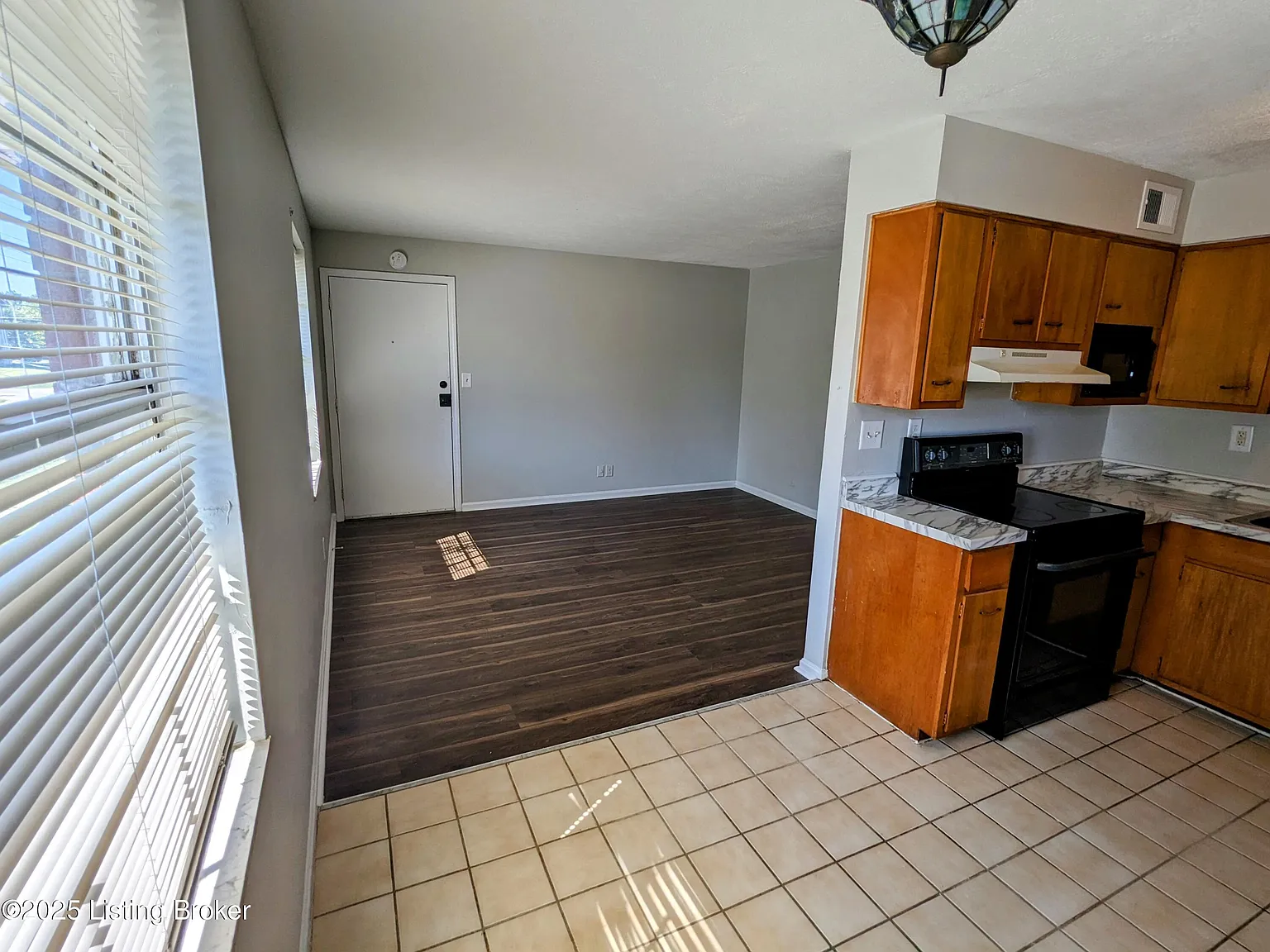 2 bed, 1.0 bath, 850 sqft, $900 — Photo 4