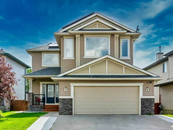 1925 E Luxstone Park SW, Airdrie, AB T4B 3B5