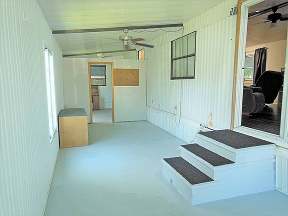 4th image of 64 Los Palms Dr