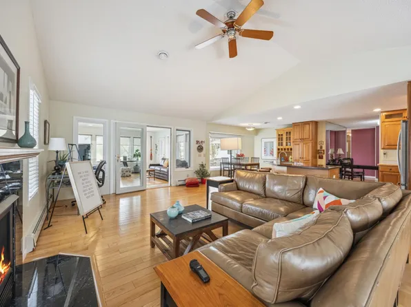 5427 Twin Lake Blvd E, Brooklyn Center, MN 55429
