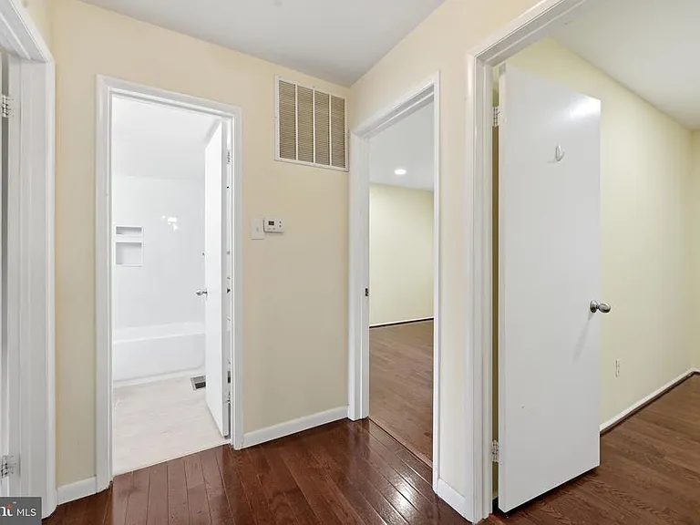 8811 Burbank Rd — Photo 25