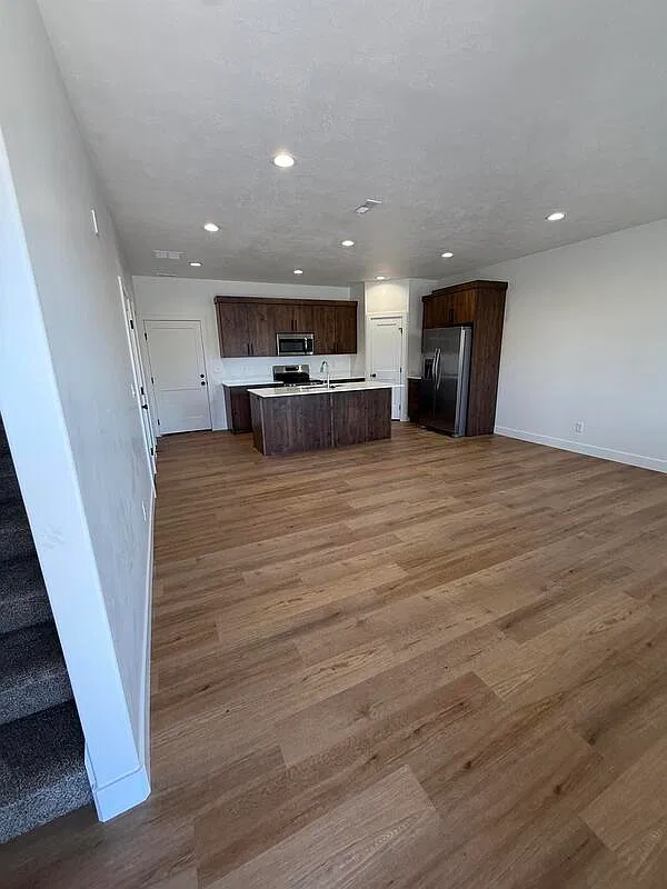 96 N 400 W — Photo 2