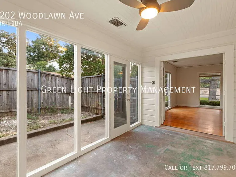 1202 Woodlawn Ave — Photo 24