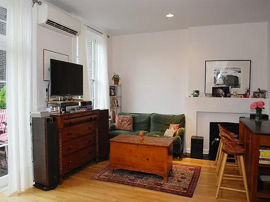 Rented by Sotheby's International Realty | media 26